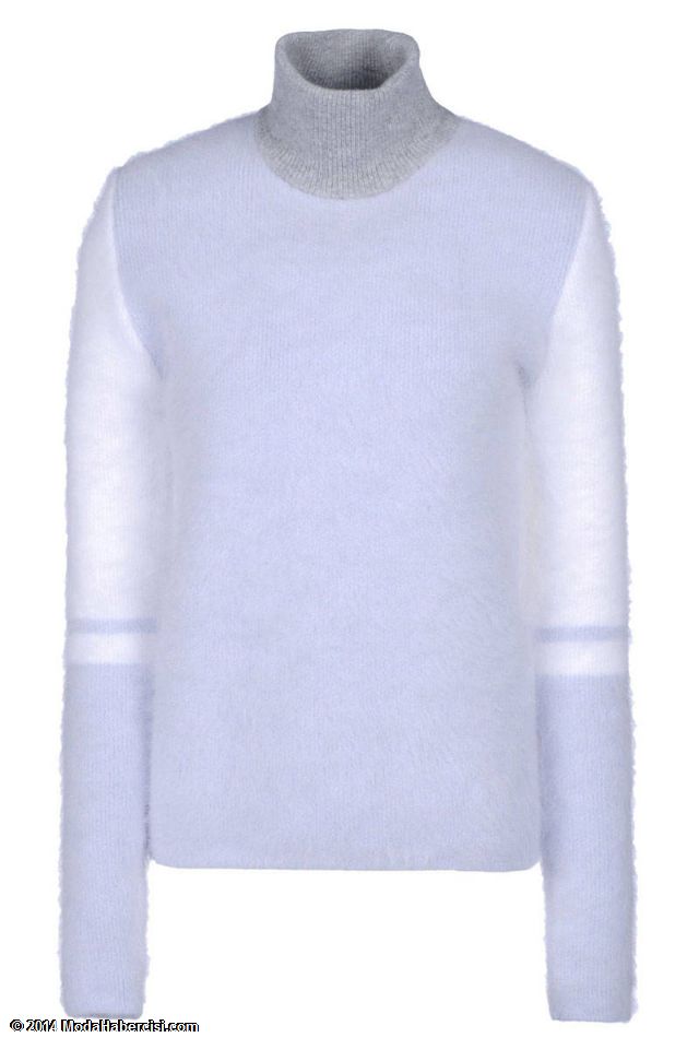 Kış Aylarında Tercih Edilmesi Gerekenler / Boğazlı Kazaklar:
Bazı kadınlar boğazlı kazaklardan sıkılabilir. Fakat yün boğazlı kazaklar kışın soğuktan korunmanızda önemli rol oynar. Açık renklerde beyaz ve krem tonlarında yün boğazlı kazakları bu kış sezonunda tercih edebilirsiniz.