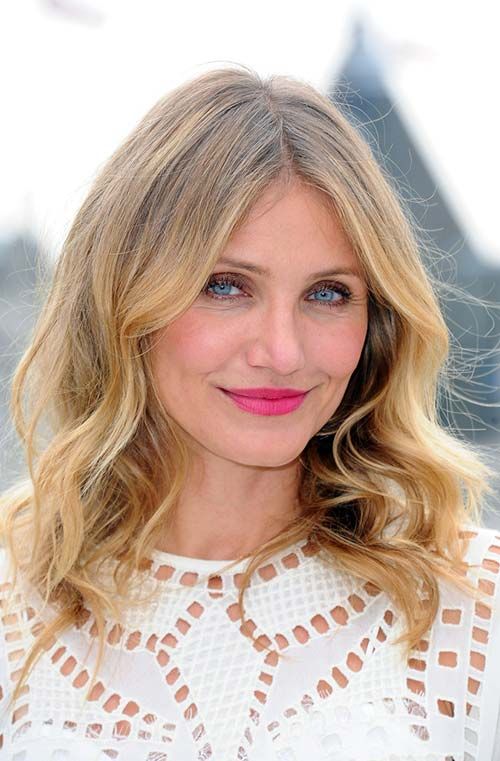 Yuvarlak Yüzler İçin Trend Saç Stilleri / Yuvarlak Yüz İçin Saç Stili #2: Cameron Diaz Bohem Dalgalar
Çarpıcı güzellik olan Cameron Diaz'ın mükemmel seçilmiş saç modelleri, her zaman onun iyi özelliklerini vurgulamak ve onun yüzüne ideal oranları vermeyi yönetir. Bu Bohem Dalgalar, onun muhteşem yuvarlak yüz şekli için başka güzel bir saç modeli!